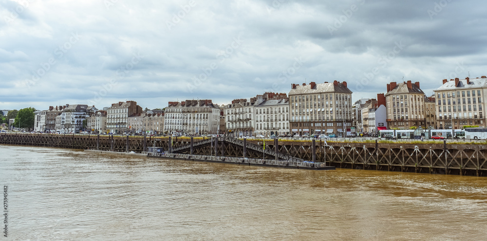 Riverside view of Nantes old buildings and shpis. Nantes, Franc