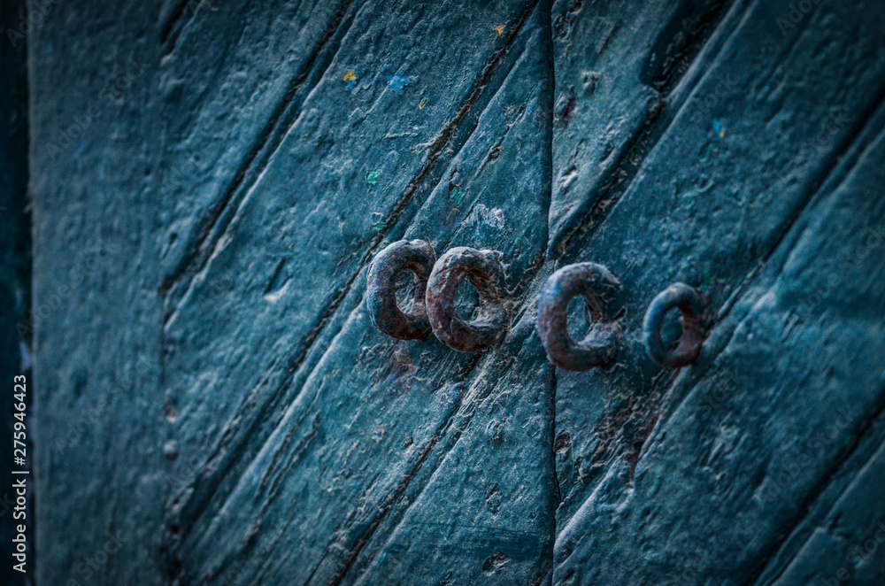 Obraz premium ancient doors close up on the historical streets of Spain