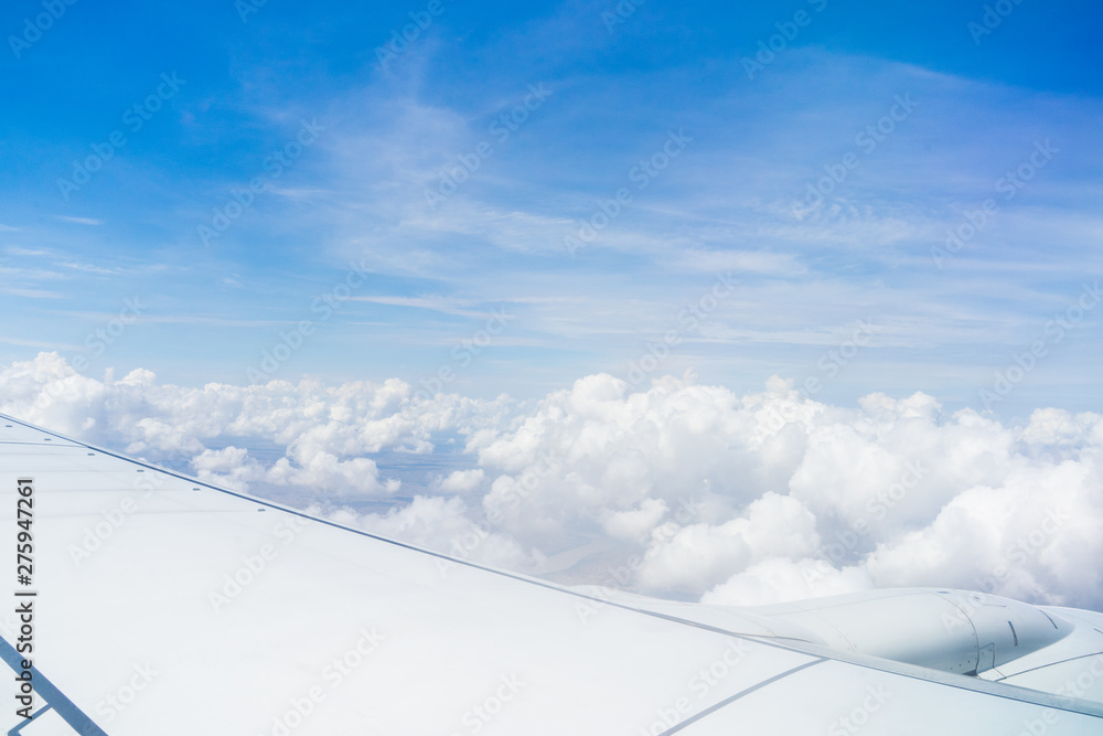 空 雲の上 飛行機の窓からの景色 Stock Photo Adobe Stock