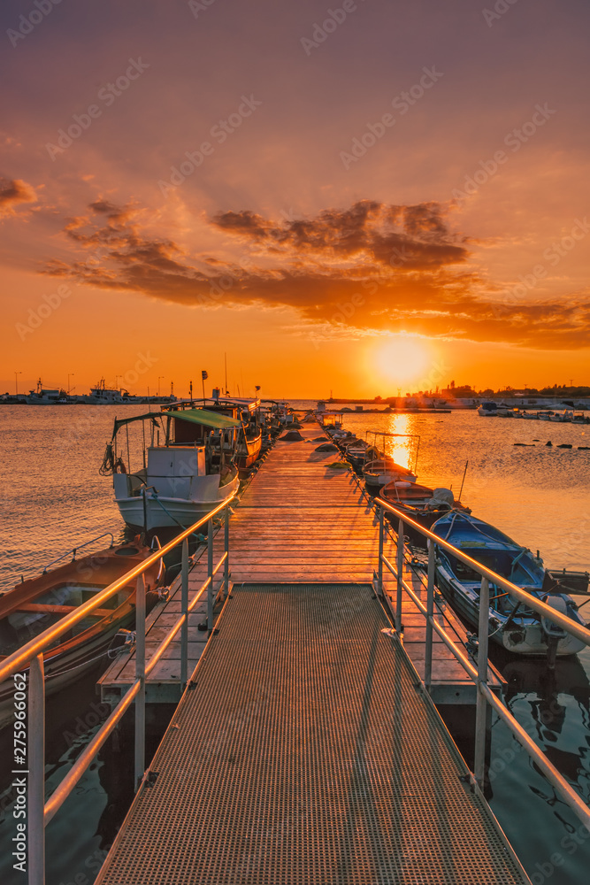 Obraz premium sunset on pier