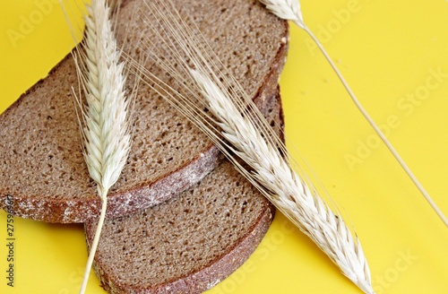 Black rye bread spikes rye