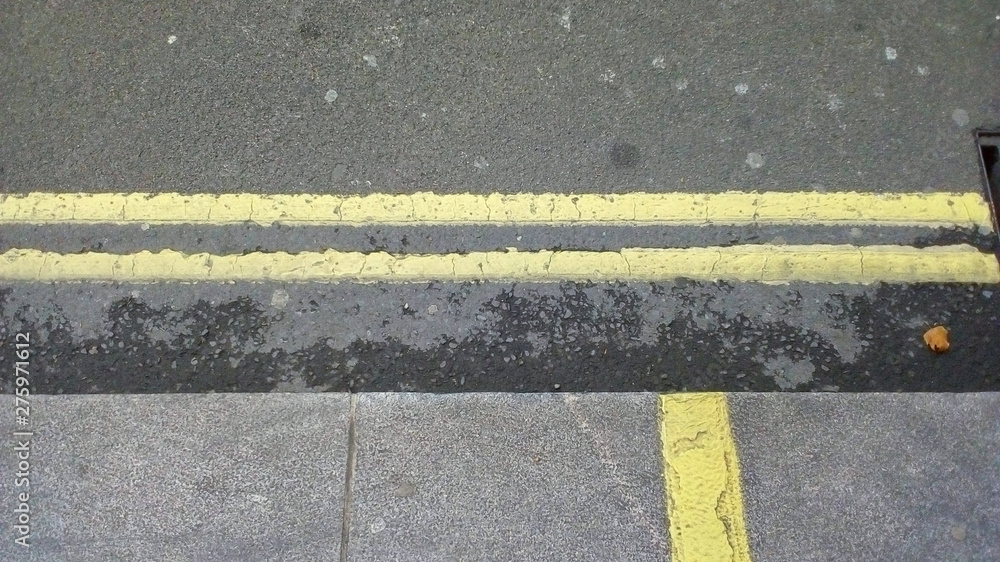 Fototapeta premium double yellow street lines road marking
