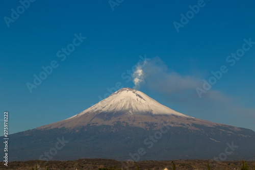 Active Popocatepetl volcano in Mexico © @Nailotl