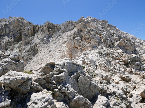 altezza, silenzio, spiritutralità nella panoramica scalata al Gran Sasso in Abruzzo, Italia