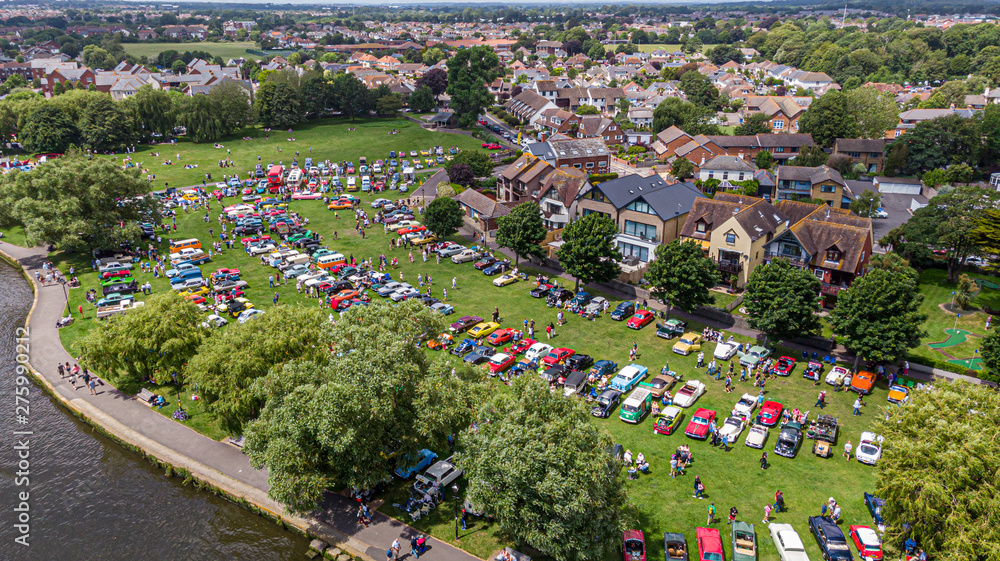 Φωτογραφία An aerial view of a Classic Cars show at Christchurch Quay
