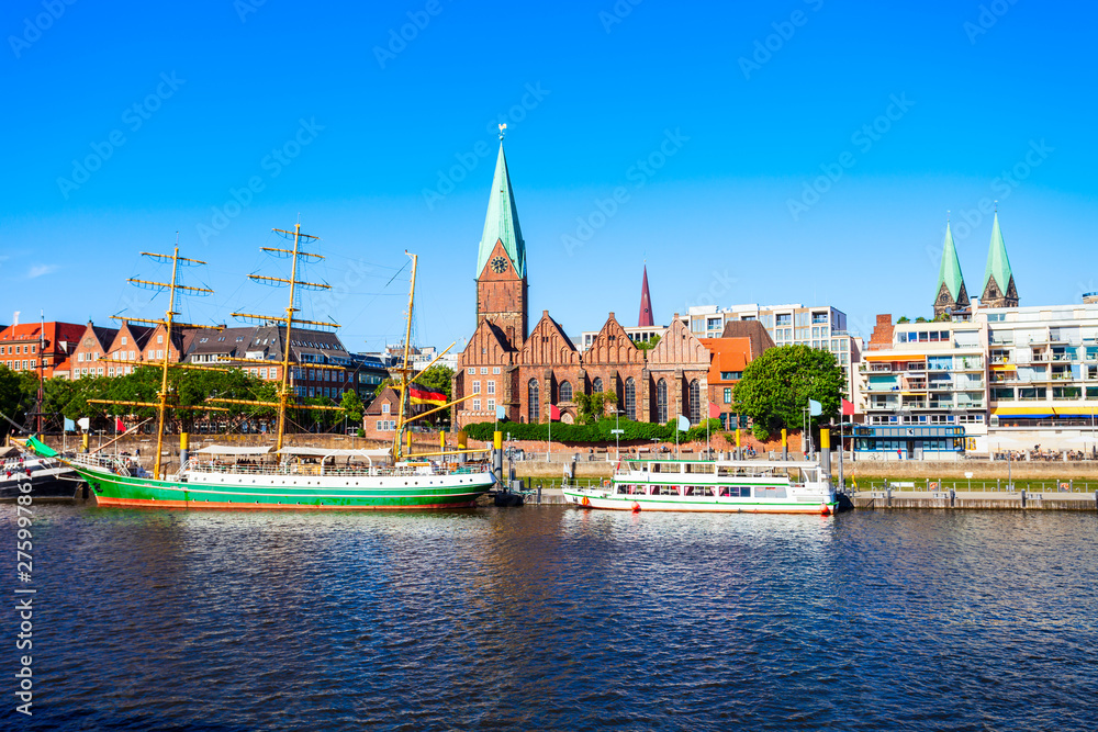 Ships at Weser river, Bremen - obrazy, fototapety, plakaty 