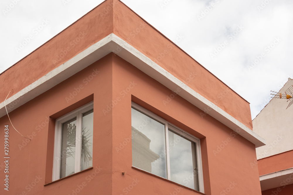 Fenster mit Fassade eines Hauses