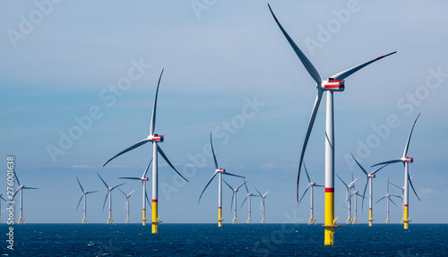 Windpark im Meer Offshore Windkraftanlage