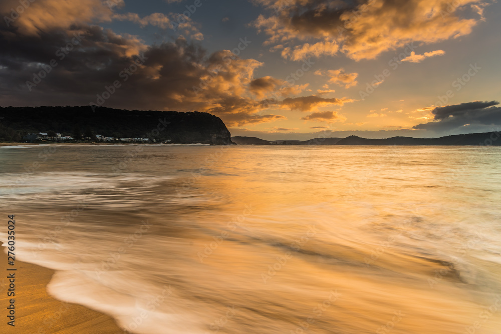 Naklejka premium High Tide Swells Up Sunrise Seascape