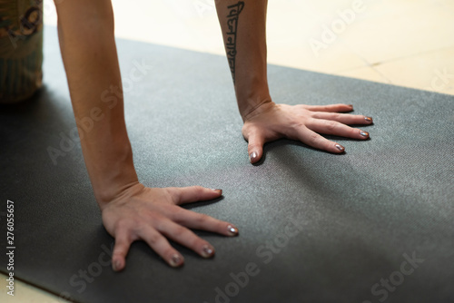 manos apoyo yoga