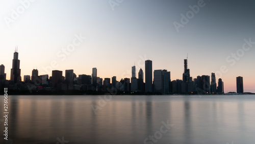 Silhouette of Chicago skyline in the evening - CHICAGO, ILLINOIS - JUNE 12, 2019 © 4kclips