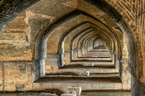 Obraz na plátně prospect view with 33 arches under Si-o-se pol bridge in Esfaha, Iran - image
