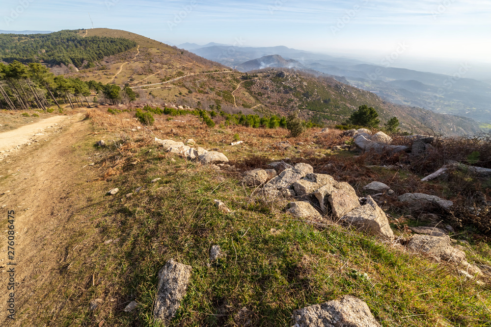 Sierra de San Vicente en un día soleado. Toledo. España. Europa. Sierra de San Vicente en un día soleado. Toledo. España. Europa.