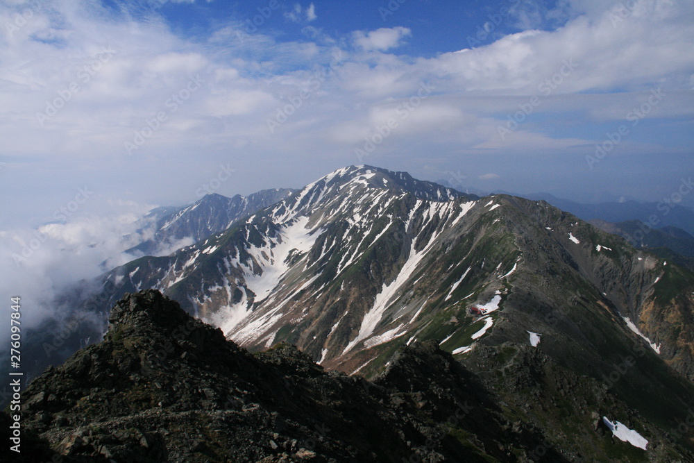 Obraz premium 南アルプス 白峰三山テント縦走 北岳山頂から 間ノ岳と農鳥岳を望む