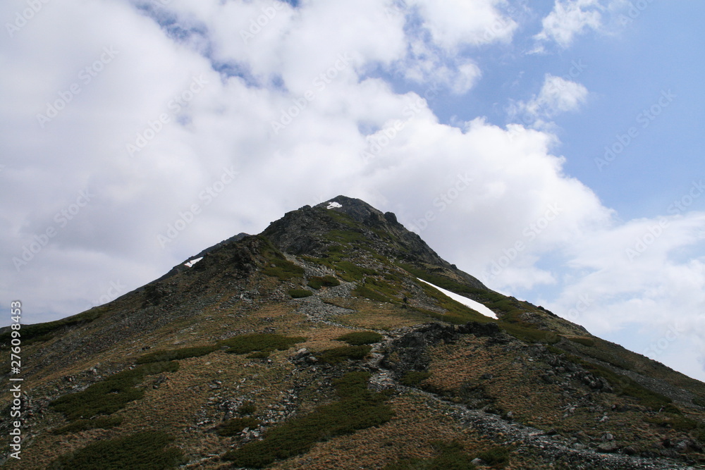 南アルプス　白峰三山テント縦走　北岳山荘から北岳を仰ぎ見る