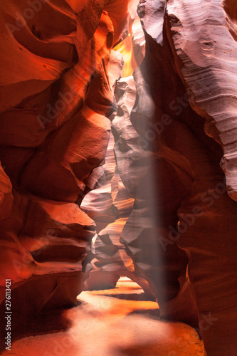 sun beam in antelope canyon