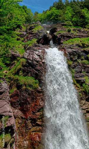 La Larry waterfalls in Nati...