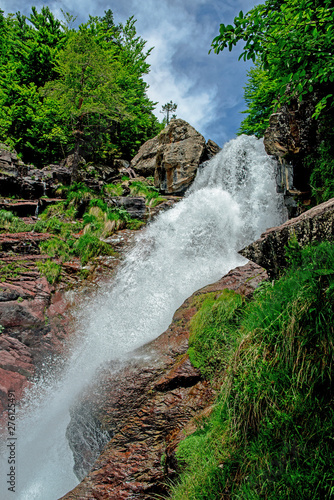 La Larry waterfalls in Nati...