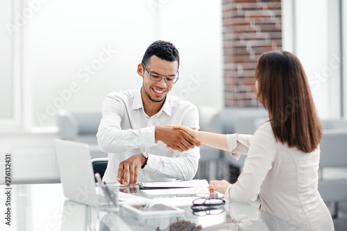 Canvas Print handshake business colleagues for a work Desk