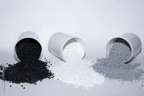 Konstfotografi Glass with termoplastic elastomer granules on a white background