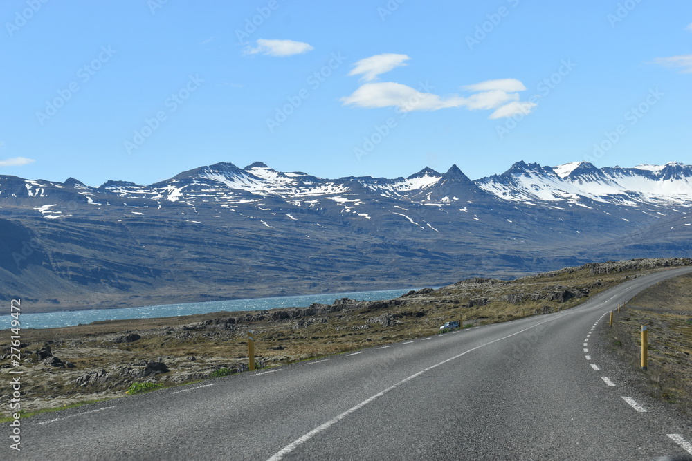 Fototapeta premium Amazing view at the Oceanside on the highway to Höfn in Iceland