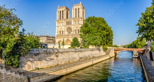 Notre Dame Cathedral in Paris © PIKSL