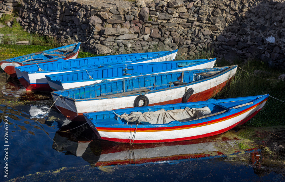 Obraz premium Boats in the water with reflection