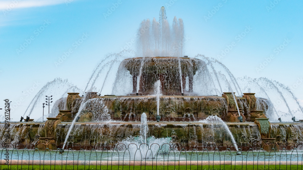 Fototapeta premium Buckingham Fountain in Chicago - travel photography