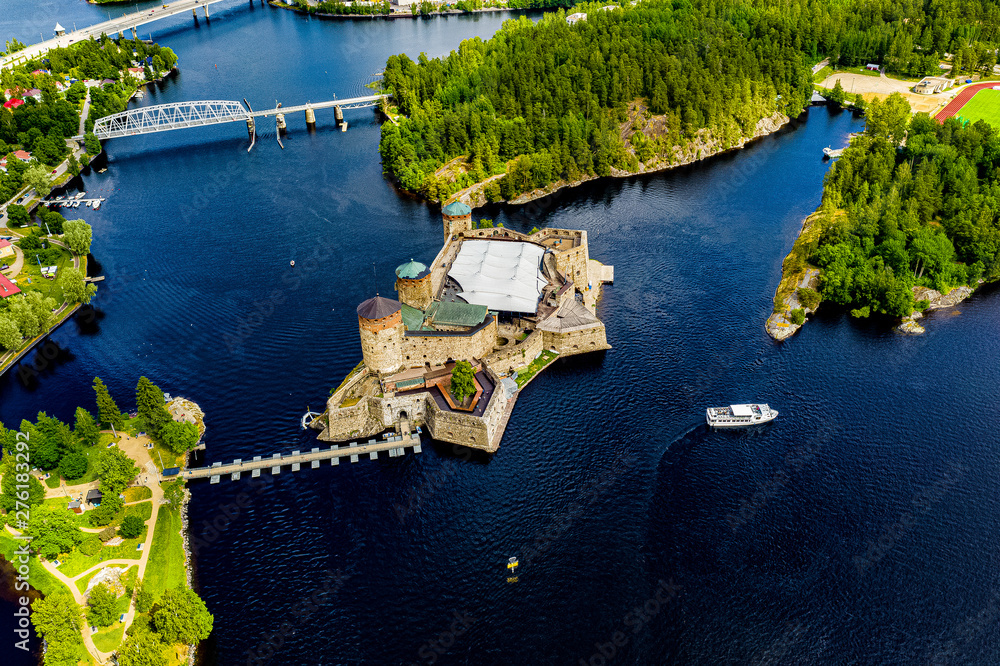 Naklejka premium Olavinlinna in Finnland aus der Luft