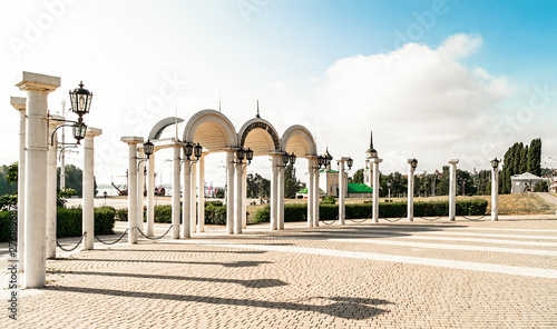 Admiralty Square at dawn. White arches are one of the symbols of the city.