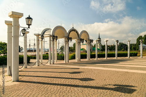Admiralty Square at dawn. White arches are one of the symbols of the city.