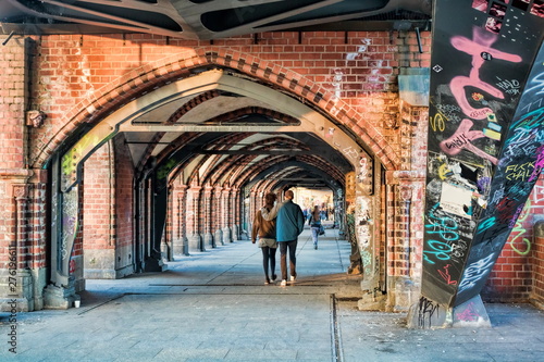 arkaden an der oberbaumbrücke in berlin, deutschland