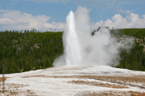 geyser in yellowstone national park