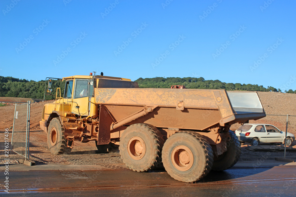 Obraz premium Dump truck on a road construction site