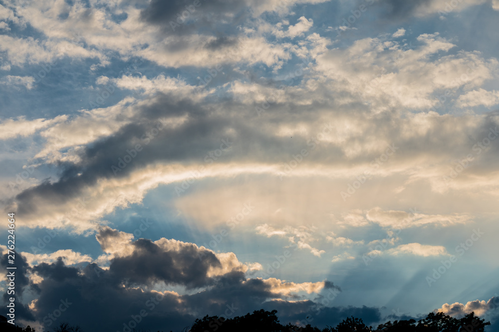 Obraz premium in the sky, the sun's rays pass through the clouds