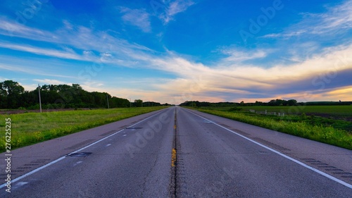 road and blue sky © Daniel