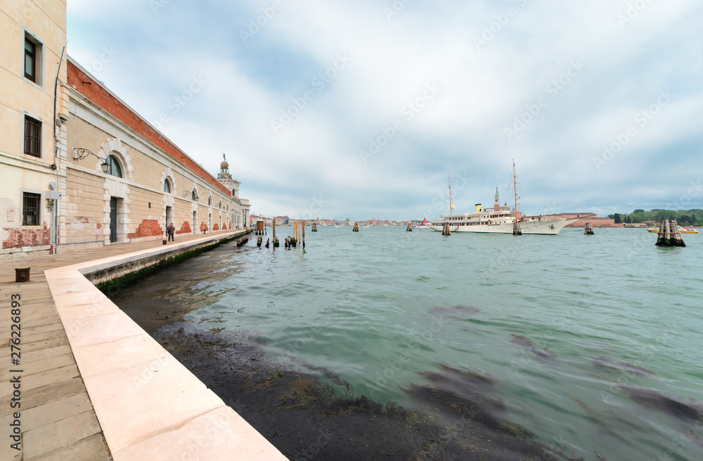 View at Venice lagoon, day foto