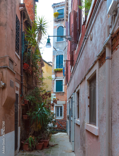 Fototapeta Naklejka Na Ścianę i Meble -  The street in Venice. Day foto