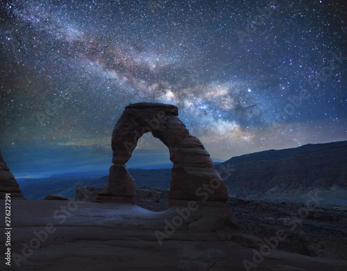 Billede på lærred Delicate Arch under the Milky Way