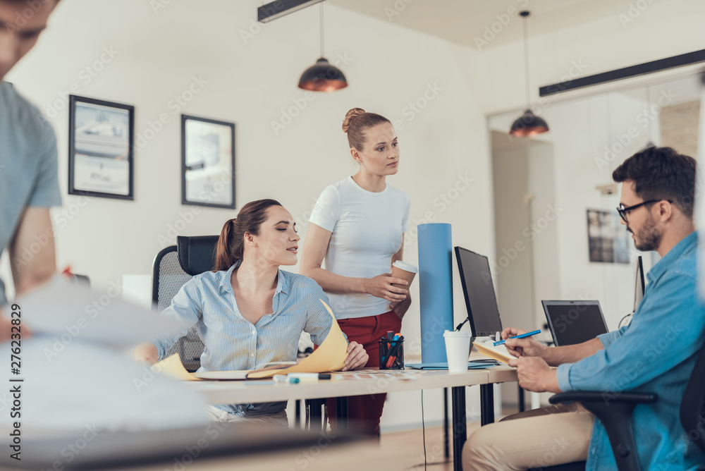 Obraz premium Business people in working process in the office