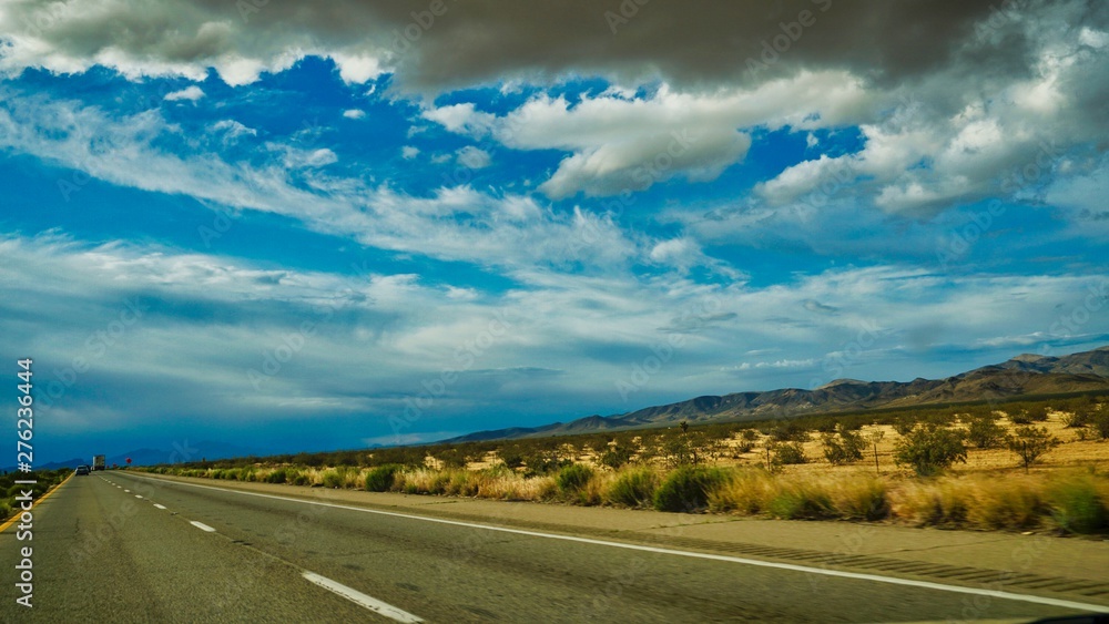 Naklejka premium road in the mountains