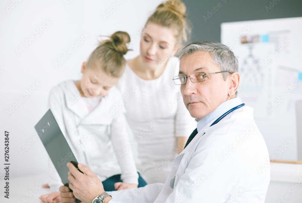 Fototapeta premium Little girl with her mother at a doctor on consultation