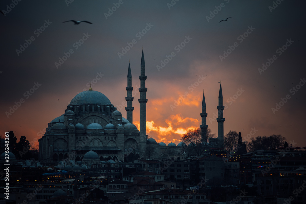 Obraz premium Meczet Sulejmana Wspaniałego o zachodzie słońca (Stambuł, Turcja)