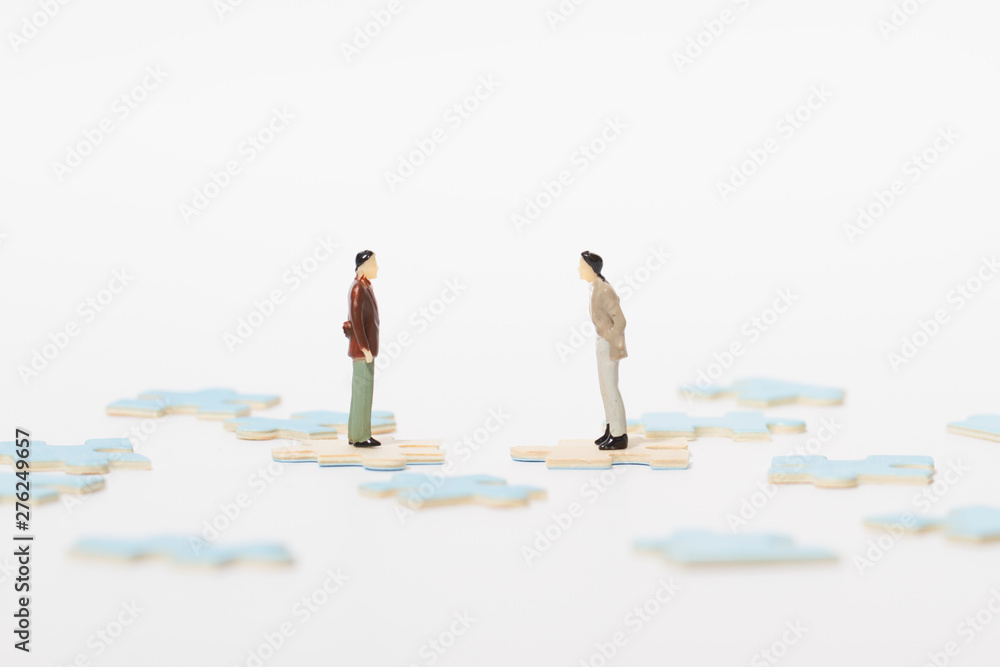 Business people and puzzles, business cooperation and win-win Business people and puzzles, business cooperation and win-win