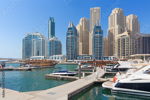 Dubai - The promenade of Marina and the yachts.