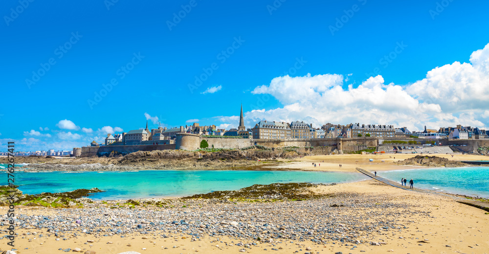 Beautiful view of the city of Privateers - Saint Malo in Brittany, France - obrazy, fototapety, plakaty 