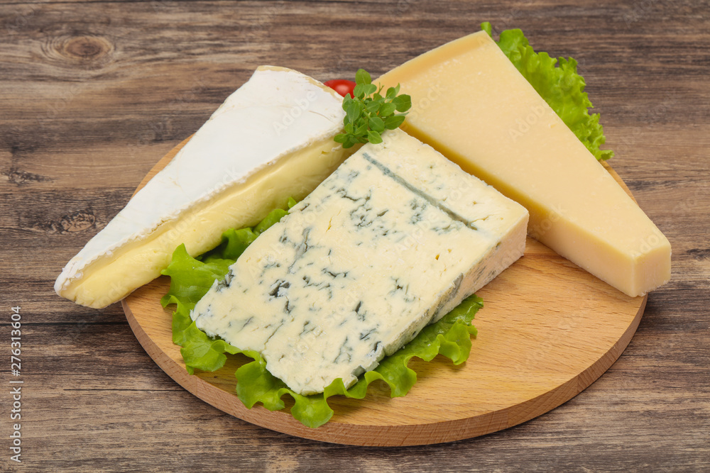 Cheese triangle mix - gorgonzola, brie, parmesan Cheese triangle mix - gorgonzola, brie, parmesan