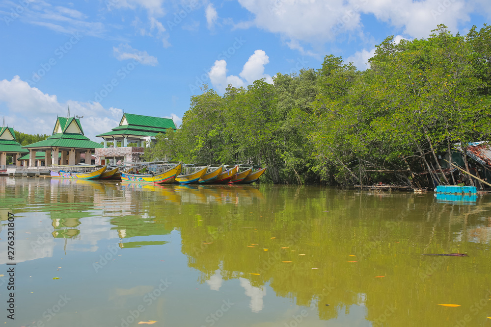 Obraz premium house on the lake