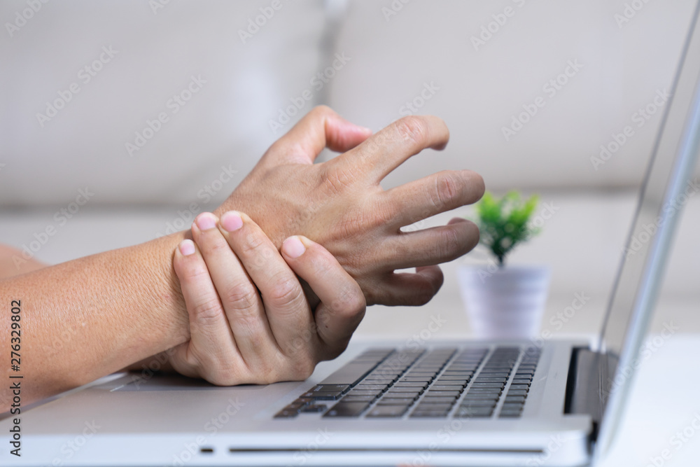 yong man hand pain, wrist pain