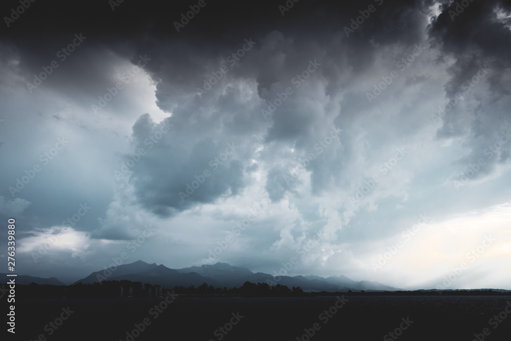 Sturmwolken mit Berge Sturmwolken mit Berge